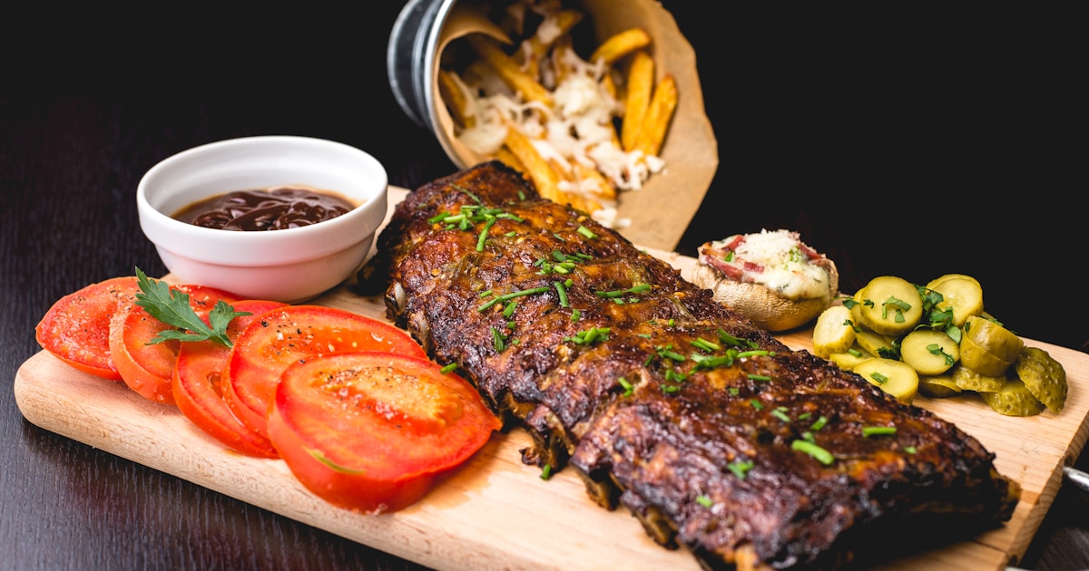 Ribs Caramélisées Fumées au Barbecue : La Méthode 3-2-1